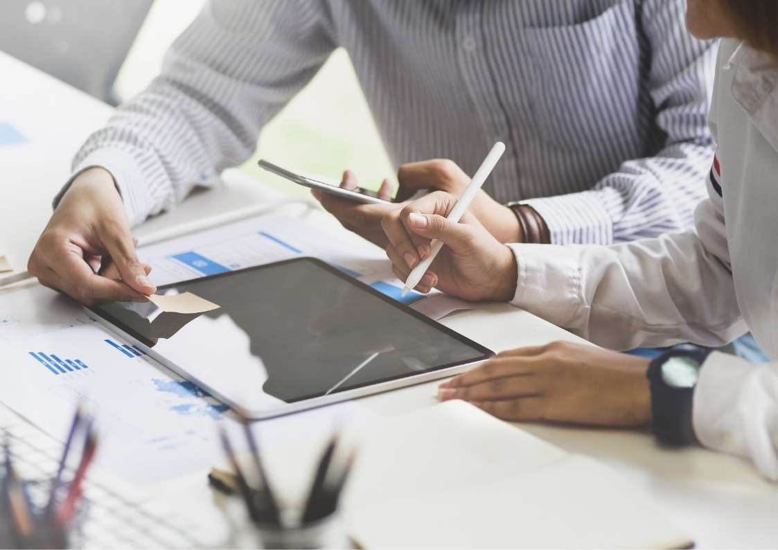 מהי חשיבות השקיפות של העסק בפני הלקוח?