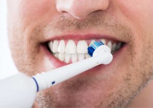 מברשת שיניים חשמלית קונים אונליין: באתר דינסטור תמצאו בדיוק את מה שאתם צריכים