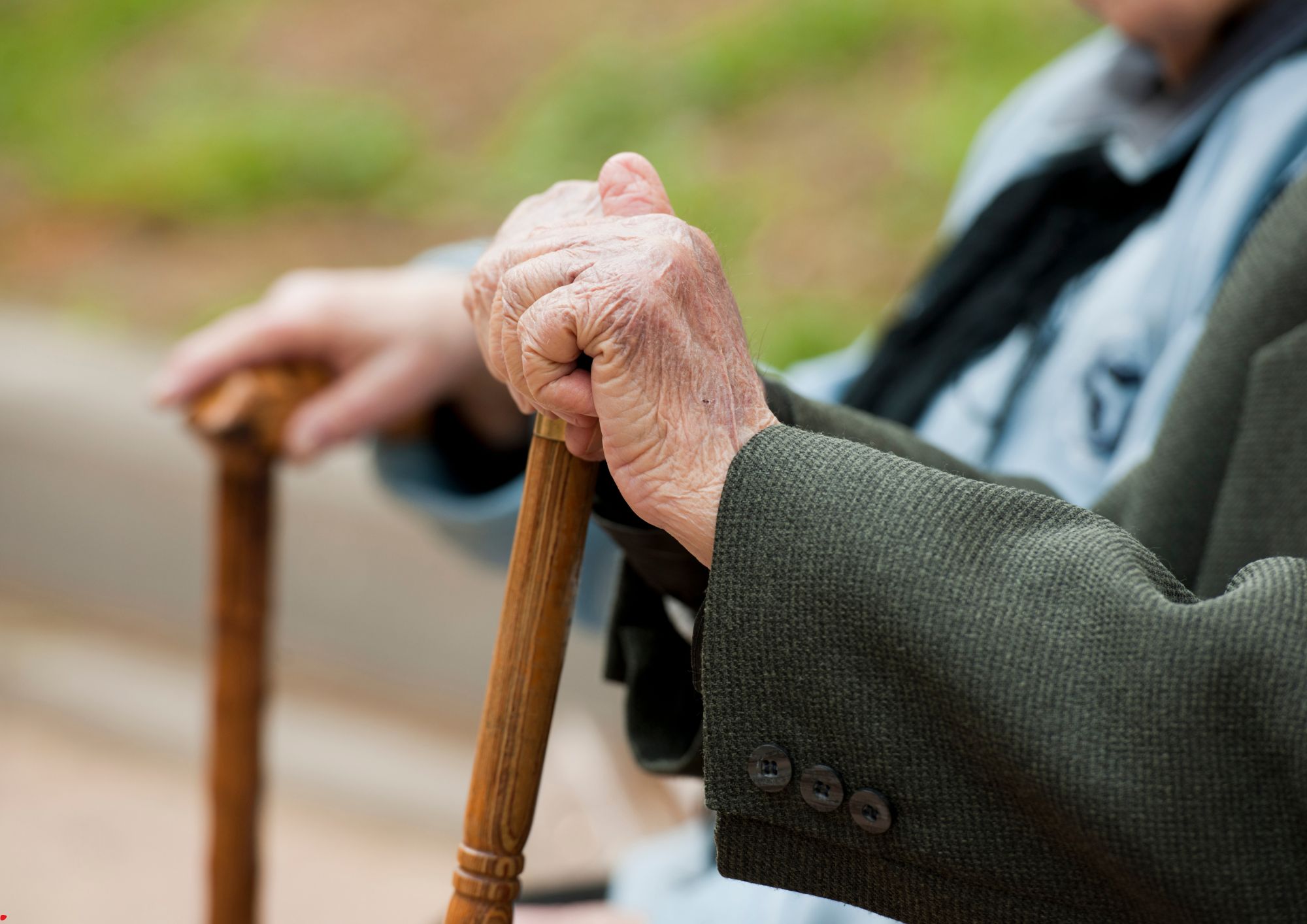 לחיות בכבוד